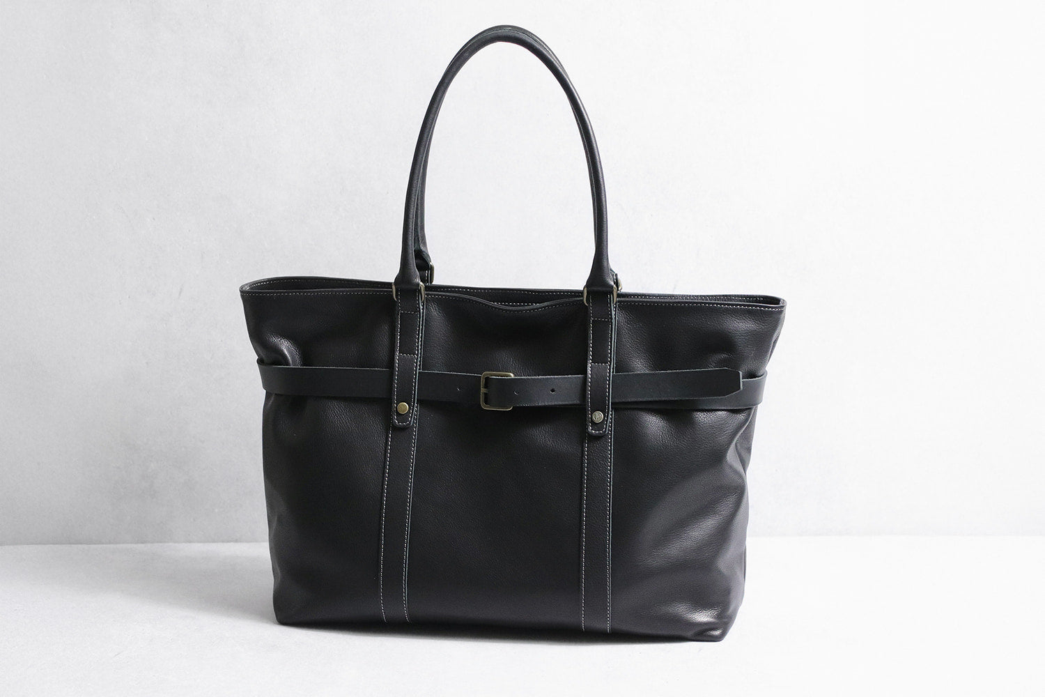 JYO ARVINISTA APRICA 日本製牛革 × ベルト使いの大胆なデザイン