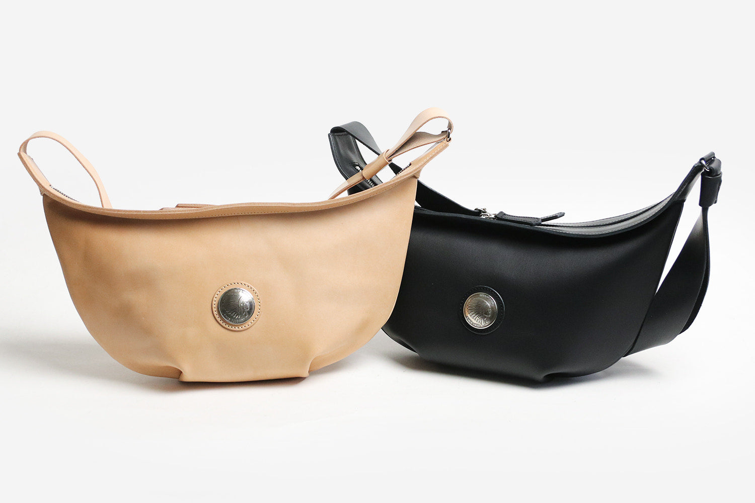 REDMOON / 全皮肩包，飾有醒目的 38 毫米裝飾扣