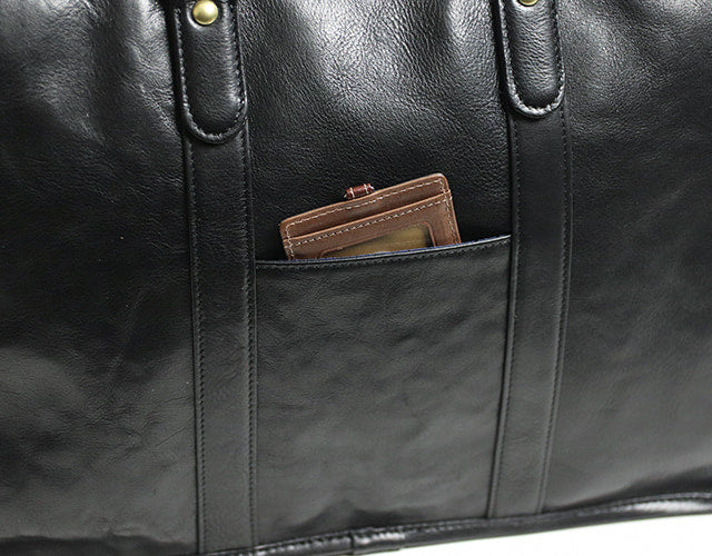 sot / GAMI A functional 2-way briefcase made from tasteful vegetable tanned leather 