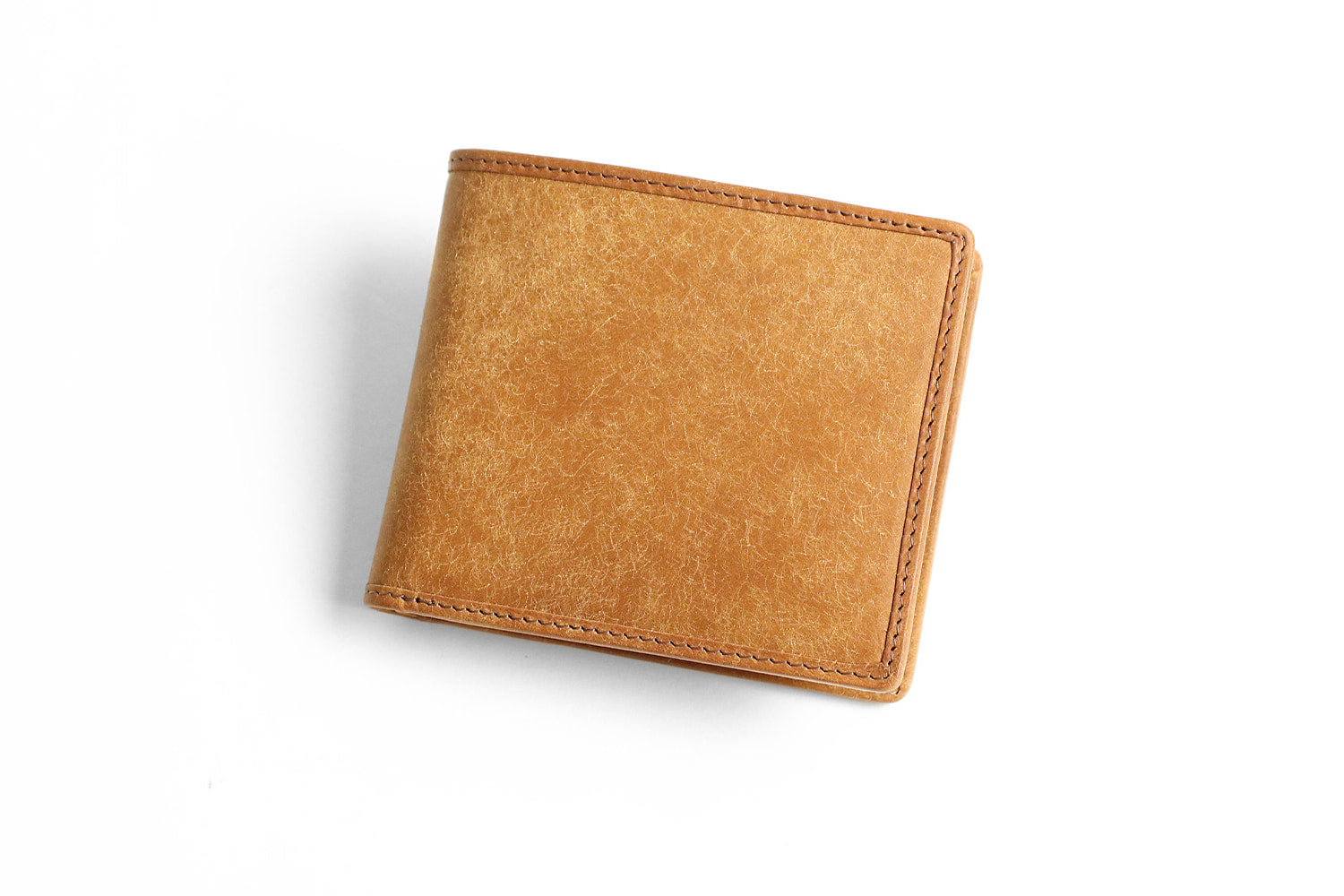 sot / Pueblo Leather Enjoy the unique aging effect. A bi-fold wallet that stands out with its unique Italian leather charm. 