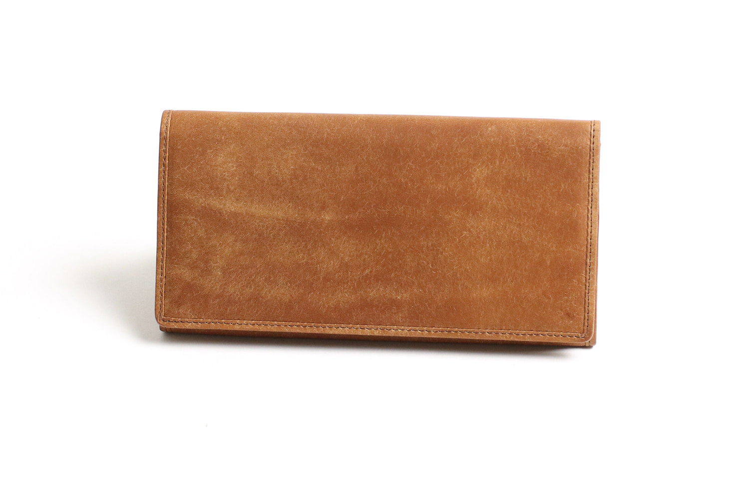 sot / Pueblo Leather Enjoy the unique aging process. A standard long wallet that highlights the charm of distinctive Italian leather. 