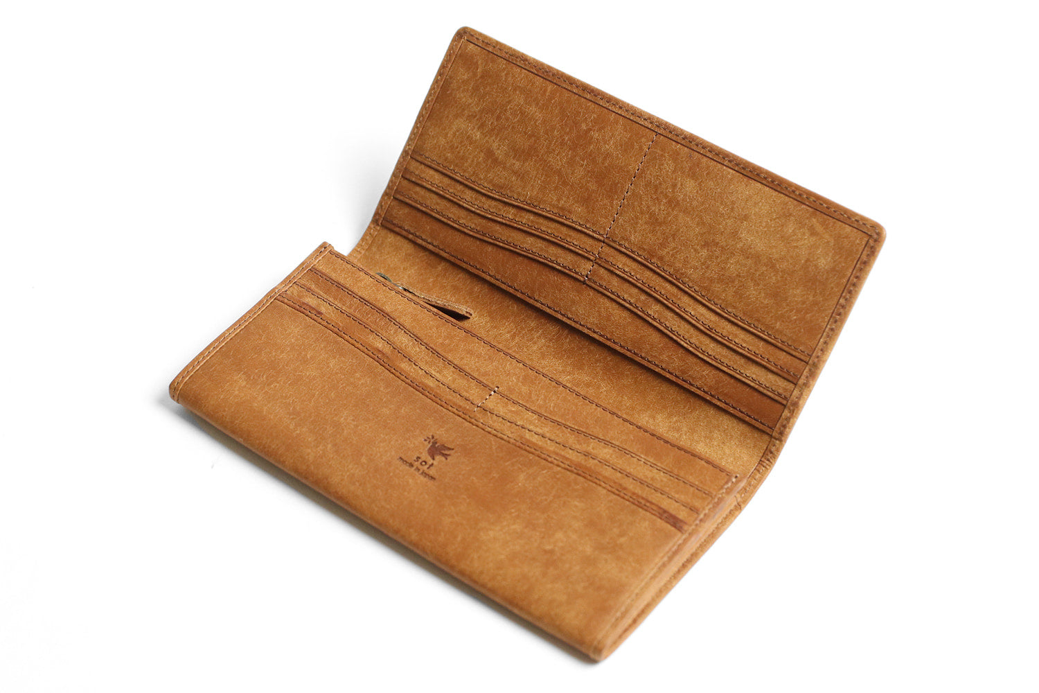 sot / Pueblo Leather Enjoy the unique aging process. A standard long wallet that highlights the charm of distinctive Italian leather. 