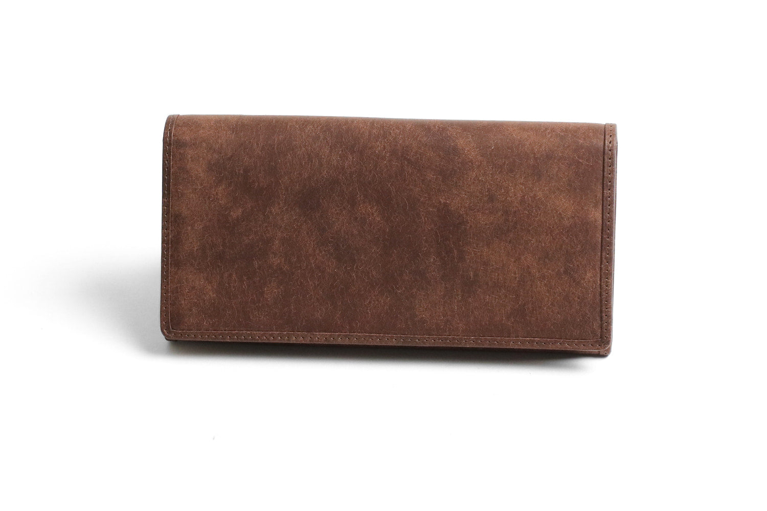 sot / Pueblo Leather Enjoy the unique aging process. A standard long wallet that highlights the charm of distinctive Italian leather. 