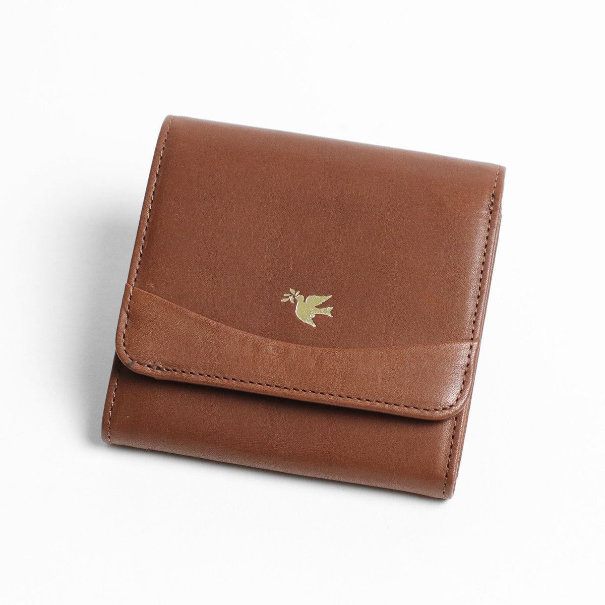 sot / Eleganza A compact wallet made of soft and elegant cowhide leather 