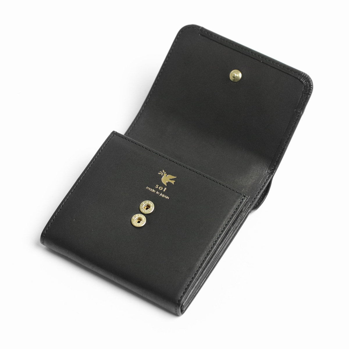 sot / Eleganza A compact wallet made of soft and elegant cowhide leather 