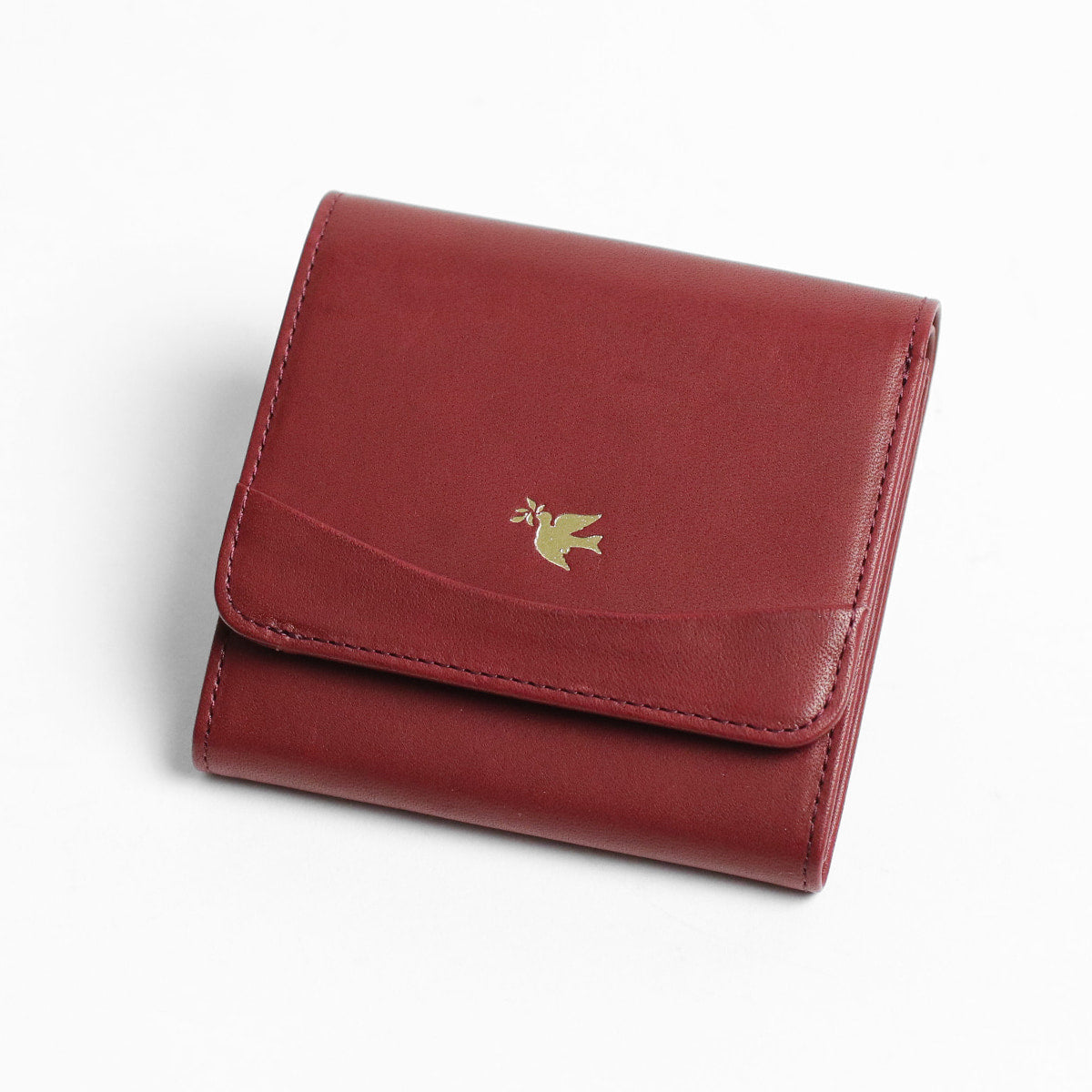 sot / Eleganza A compact wallet made of soft and elegant cowhide leather 