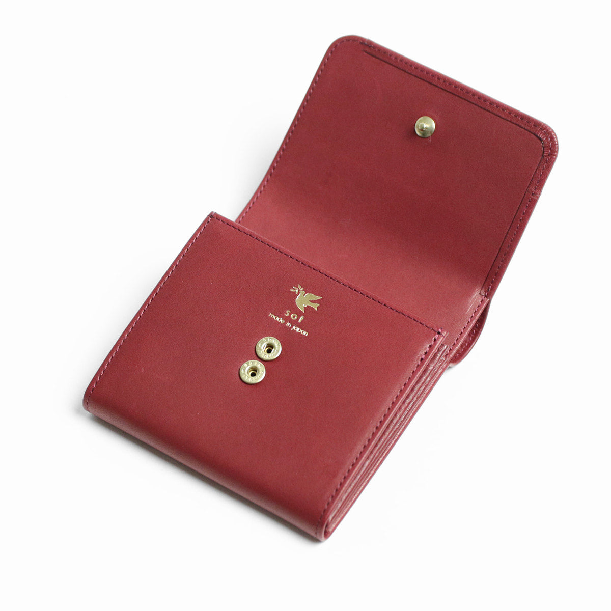 sot / Eleganza A compact wallet made of soft and elegant cowhide leather 