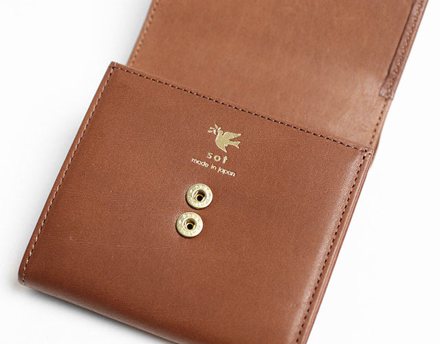 sot / Eleganza A compact wallet made of soft and elegant cowhide leather 