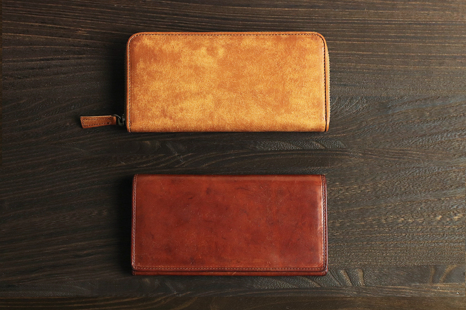 sot / Pueblo Leather 享受隨著時間推移而發生的獨特變化。 3SH 卡錢夾，具有獨特的意大利皮革魅力