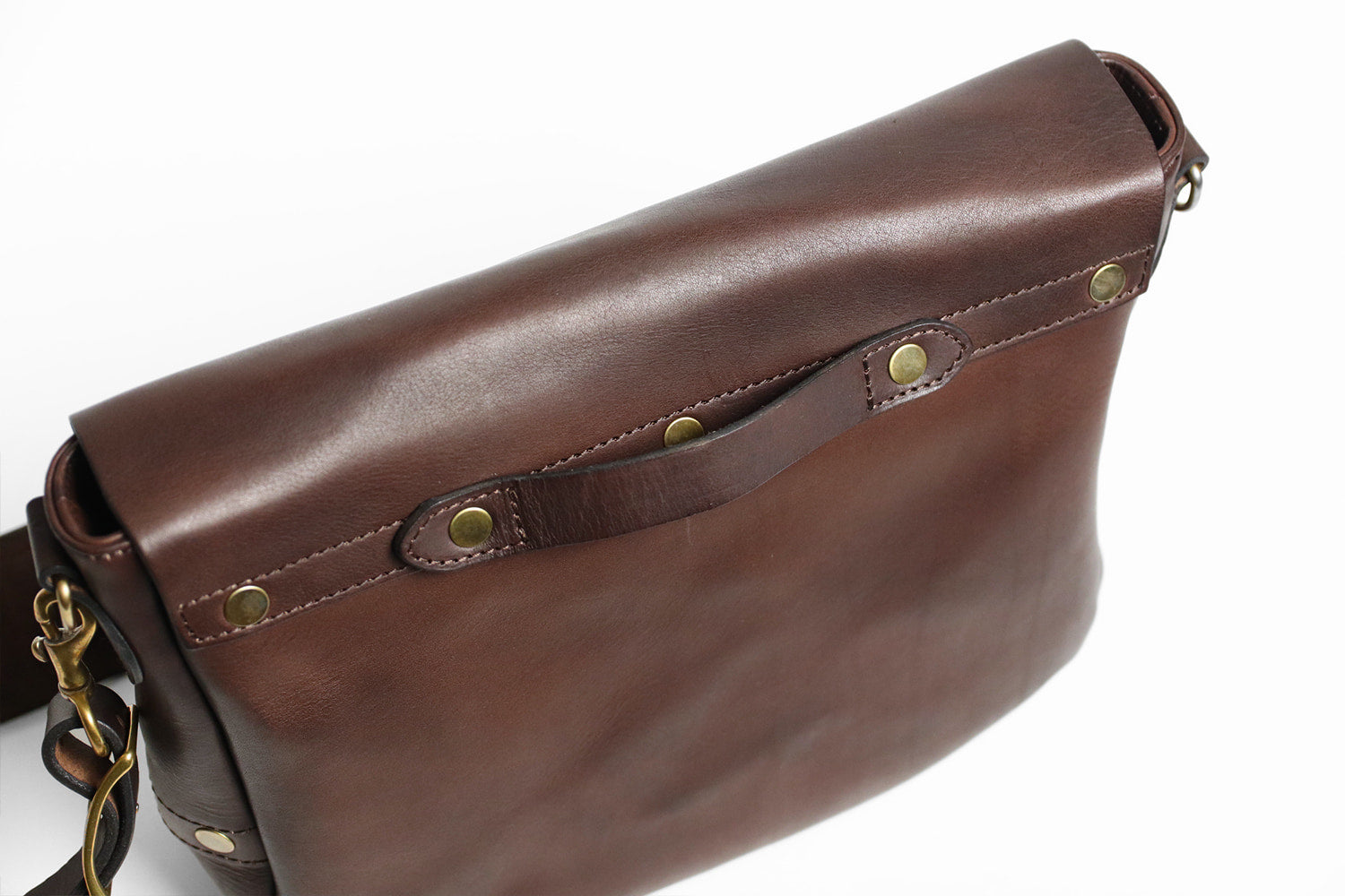 vasco / LEATHER POSTMAN SHOULDER BAG -MEDIUM（PLANE）