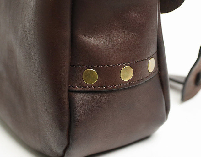 vasco / LEATHER POSTMAN SHOULDER BAG -MEDIUM（PLANE）