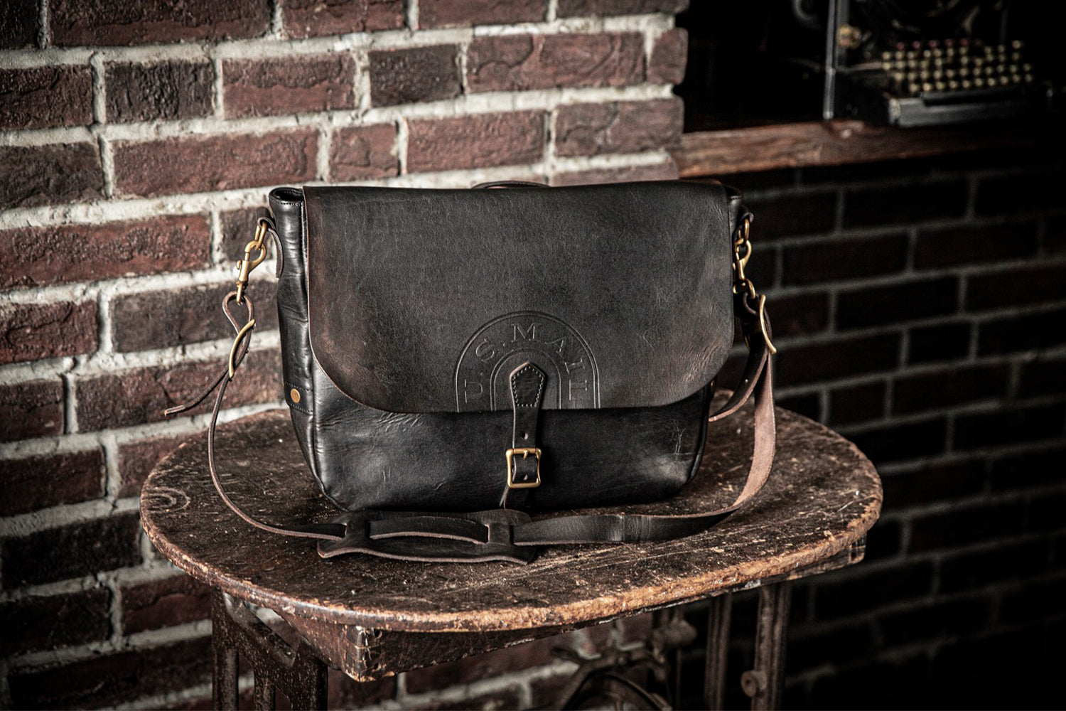 vasco / LEATHER POSTMAN SHOULDER BAG -LARGE（PLANE/U.S.MAIL）