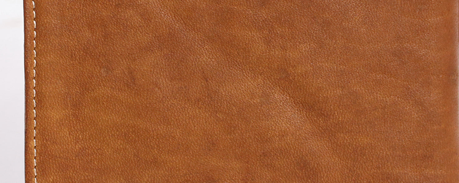 REALMIND / FORO 他にない風合い。ソフトで軽い上質な後染め馬ヌメ革の折財布