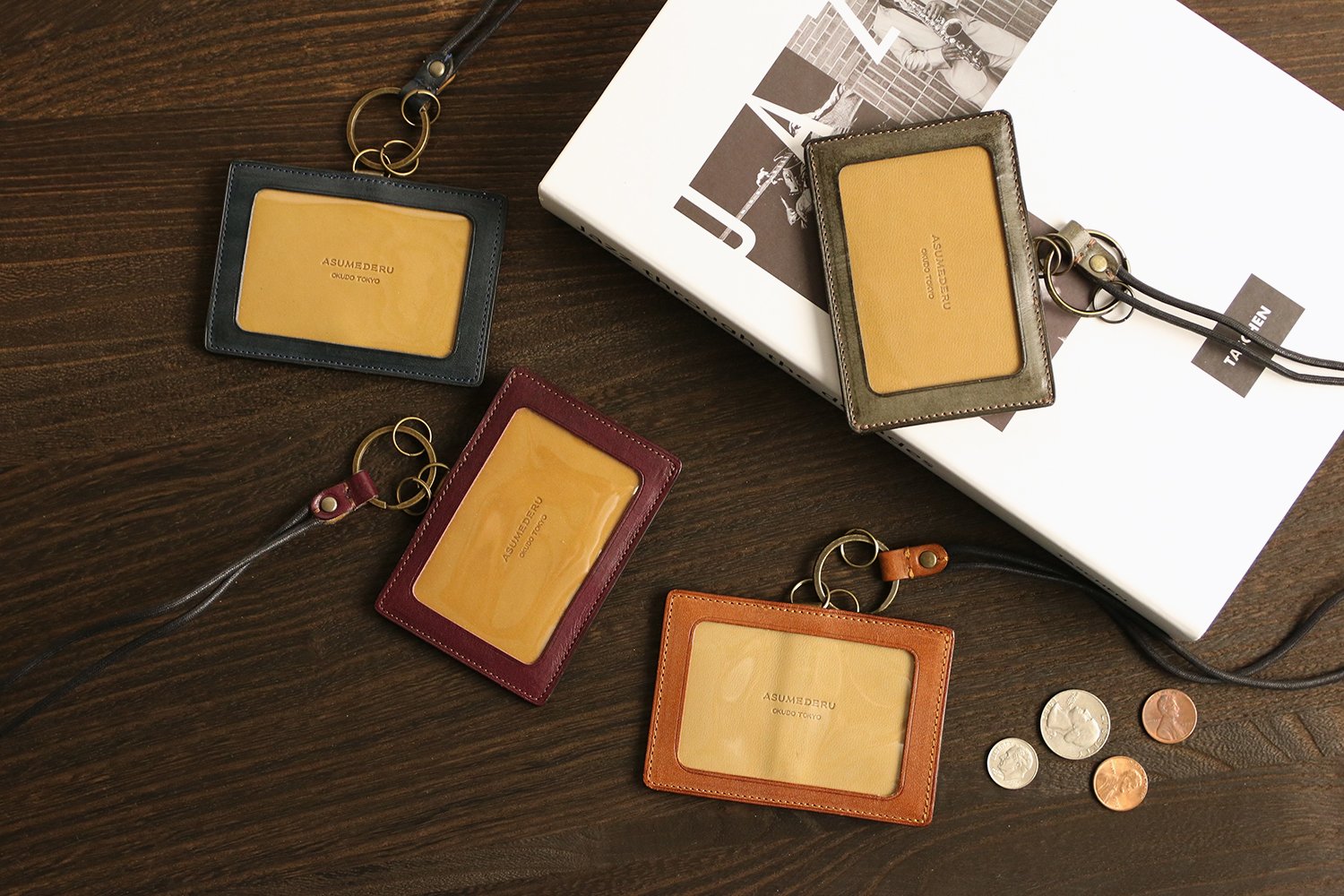 asumederu / ROROMA A pass case made of pure domestic leather "Roroma" whose color deepens the more you use it. 