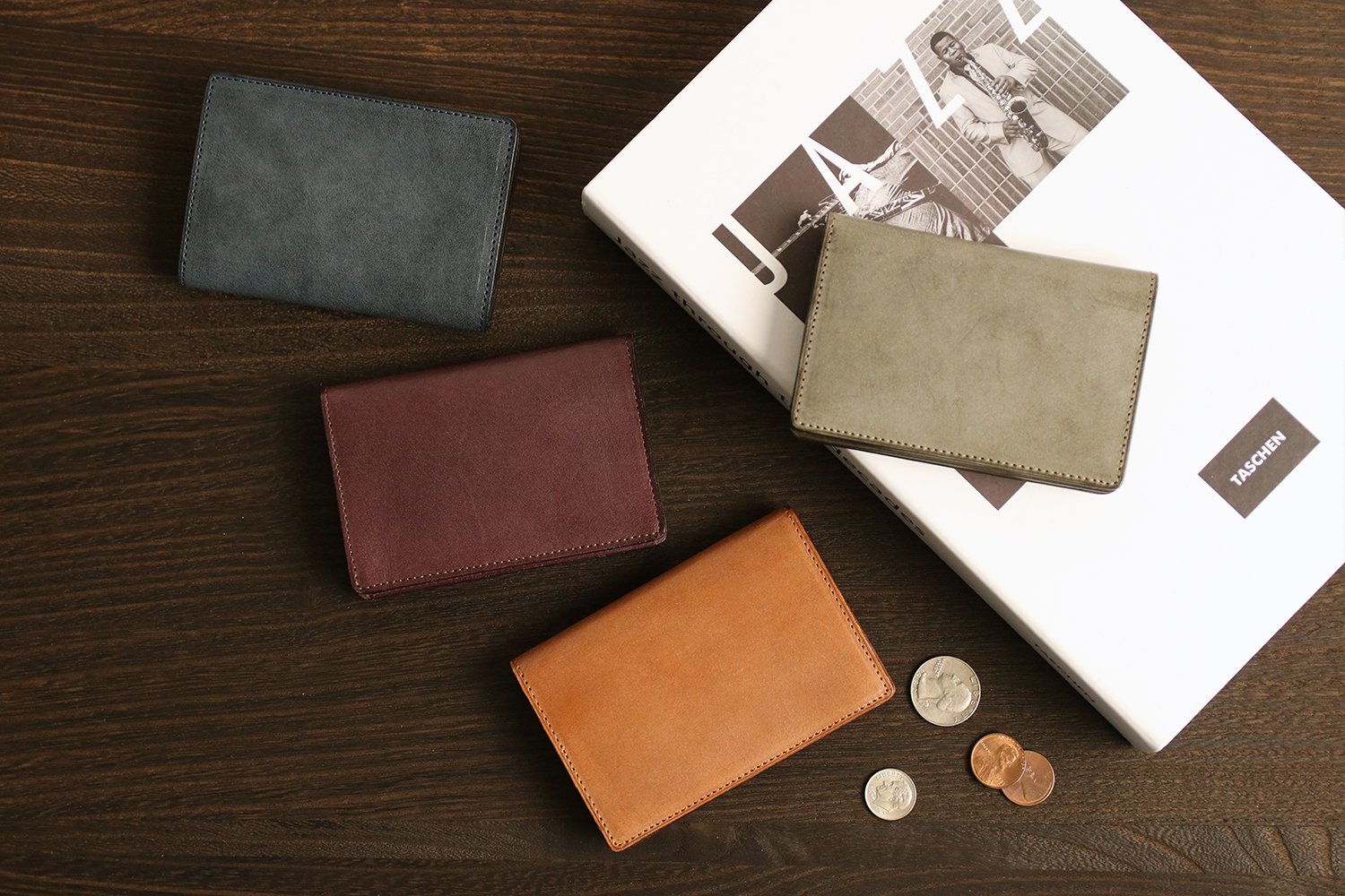 asumederu / ROROMA A business card holder made of pure domestic leather "Roroma" whose color deepens the more you use it. 