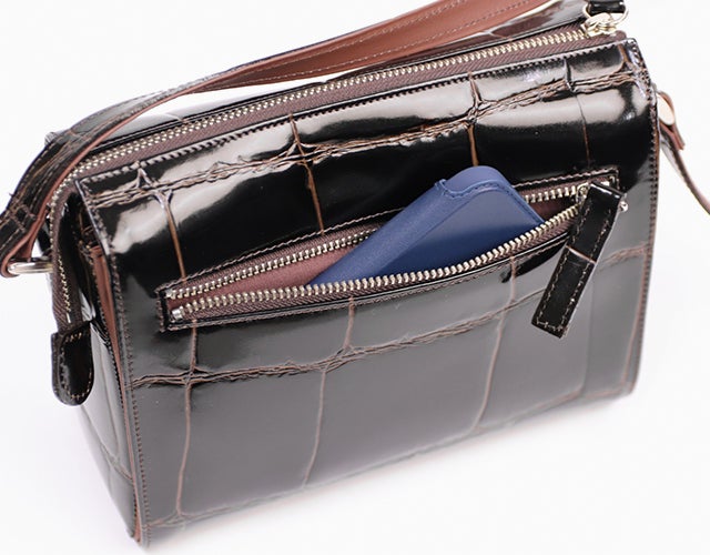 REALMIND / PRIMA Glossy large crocodile embossed leather box-shaped shoulder bag