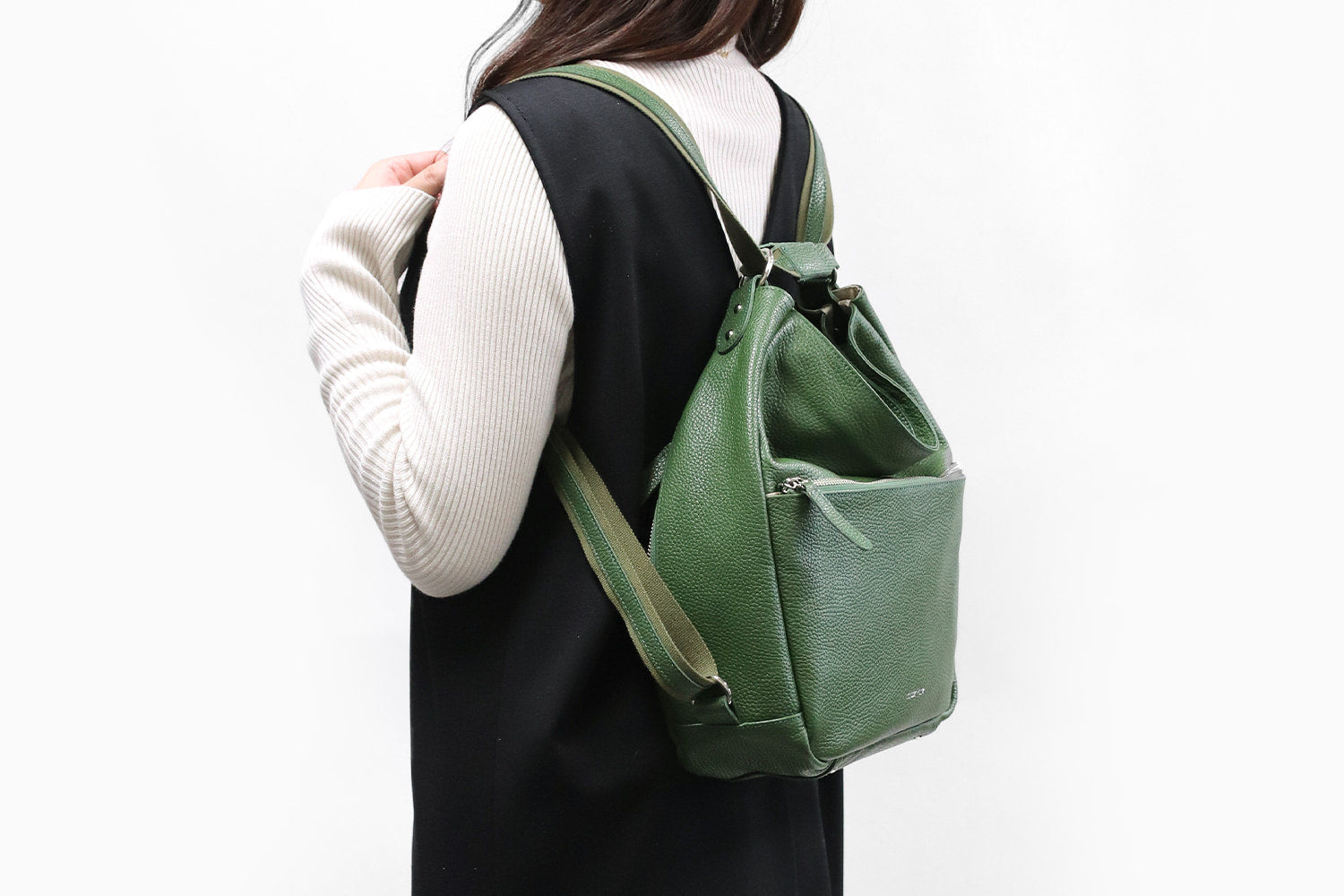 Laisser Faire by LILY / Panto A 2-way backpack whose shape can be switched by simply pulling the belt