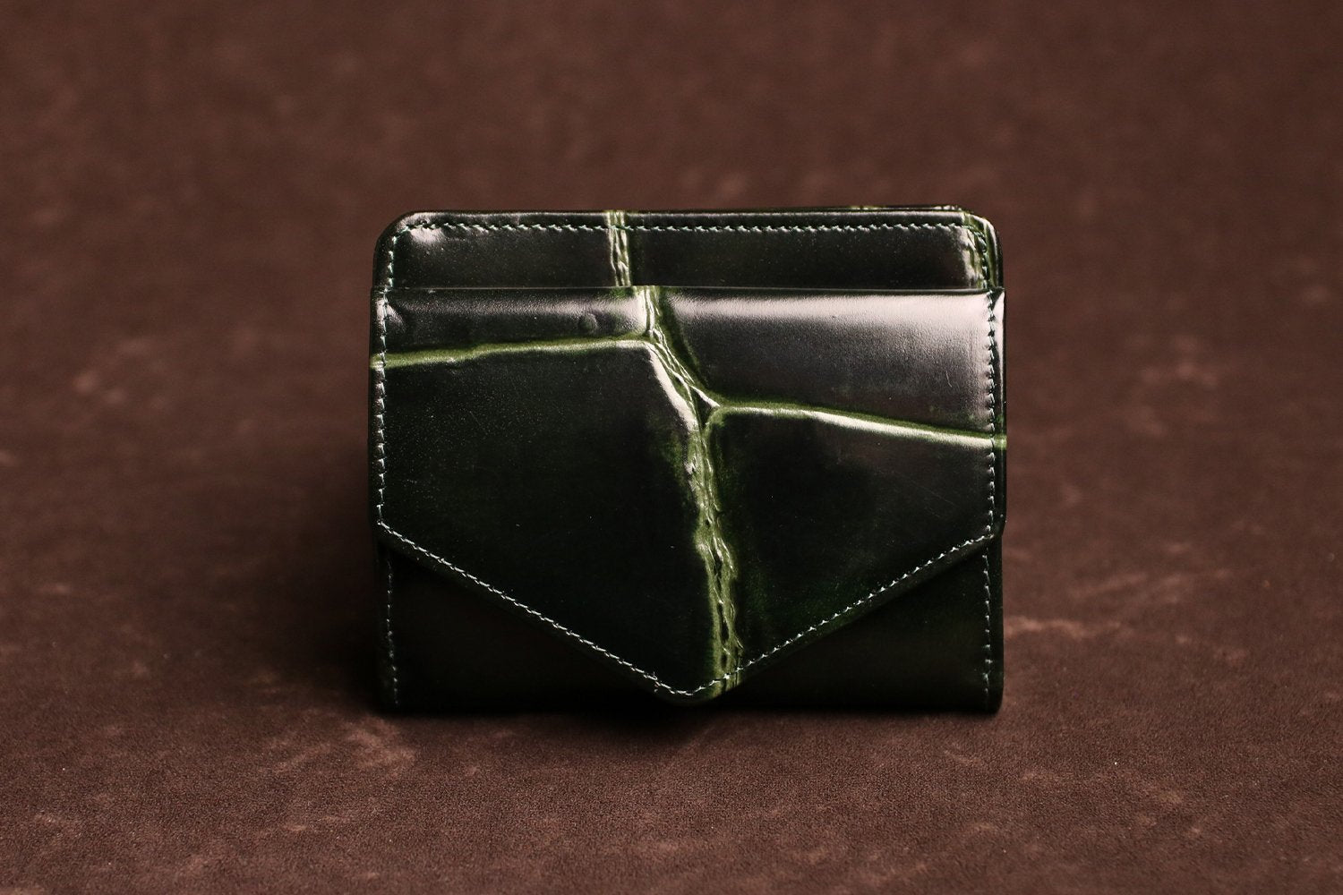REALMIND / PRIMA 艶めくラージクロコ型押しレザーのコンパクト折財布