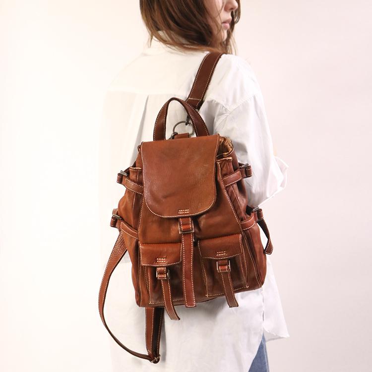 REALMIND / FORO A unique texture. Soft and lightweight high-quality piece-dyed horse-tanned leather backpack