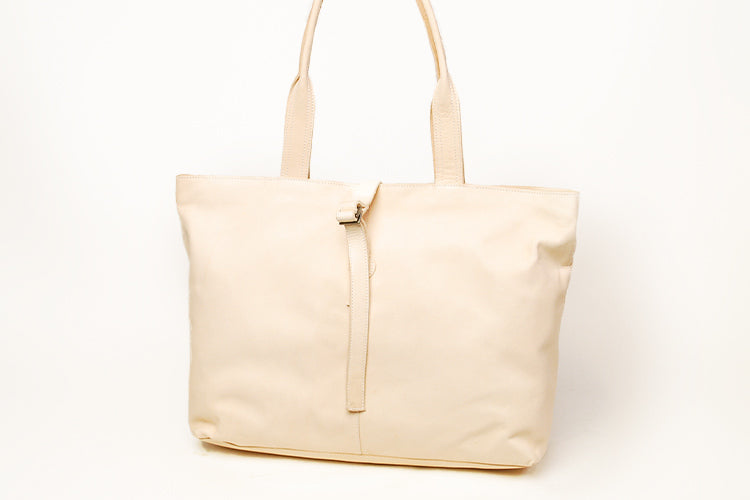 REALMIND FORO Natural Let's grow it into a candy color. Large tote made of rare horse-grown tanned leather