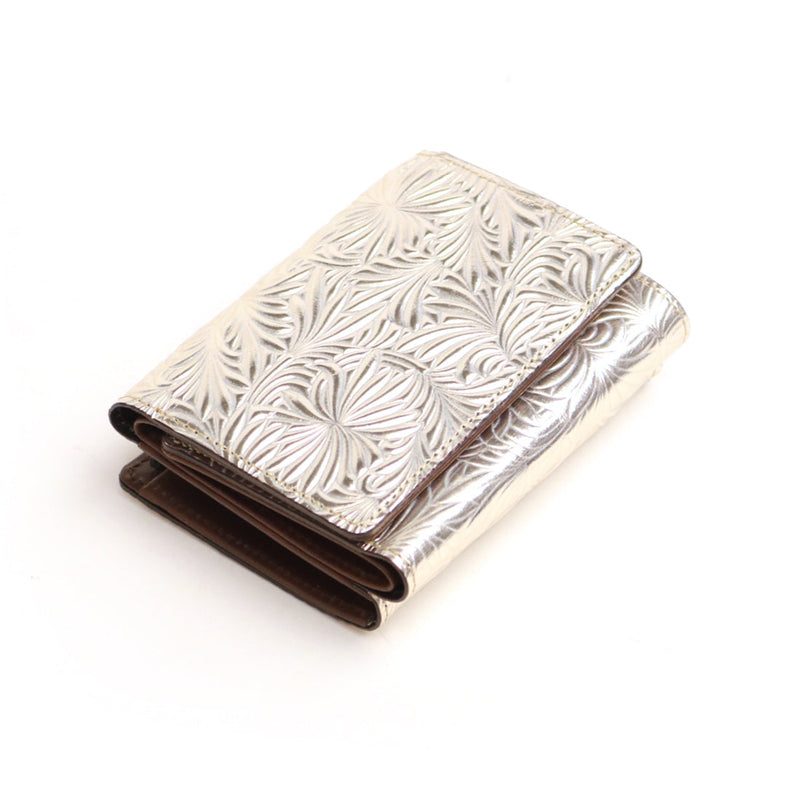 Neutral Gray  NP061 デイジーの型押しを施した美しい三つ折り財布