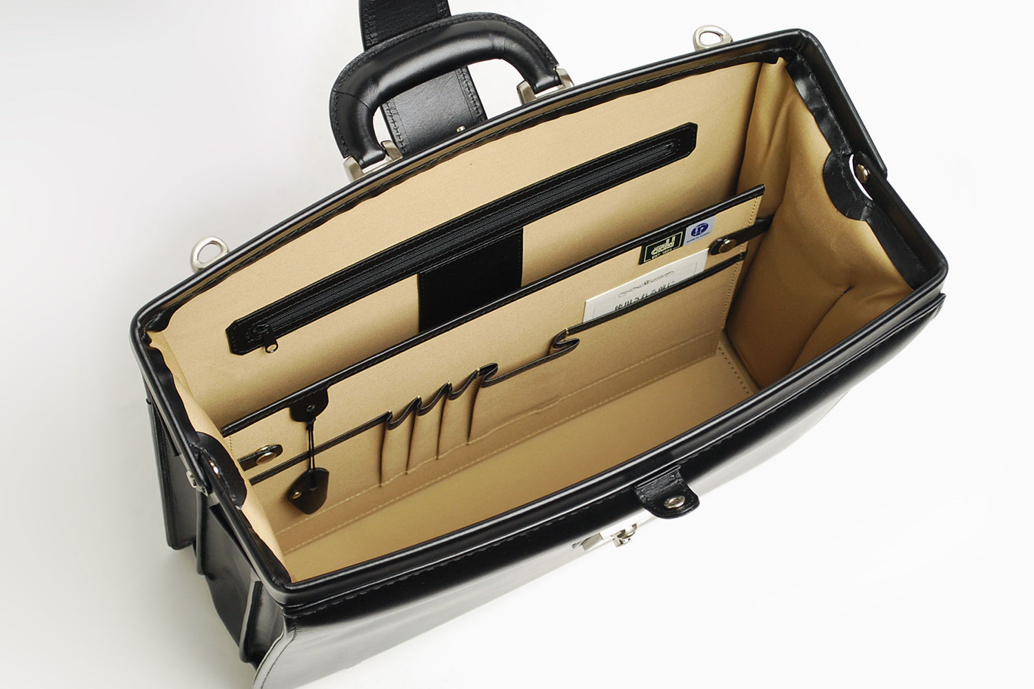 Luggage AOKI 1894 / Genius A crystal of Japanese craftsmanship. An elegant Dulles bag made of heavy leather leather