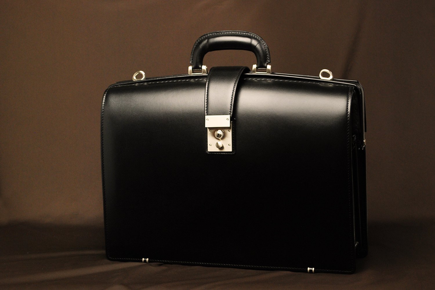 Luggage AOKI 1894 / Genius A crystal of Japanese craftsmanship. An elegant Dulles bag made of heavy leather leather