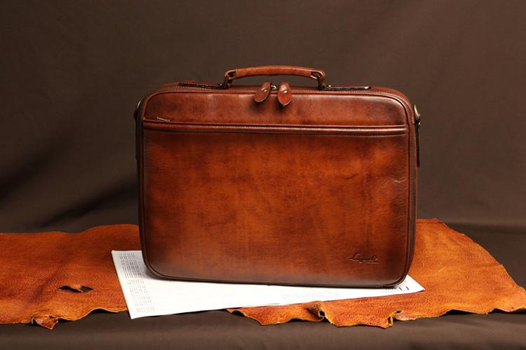 Lugard / G-3 One-of-a-kind shadow finish. A tasteful briefcase with a vintage feel