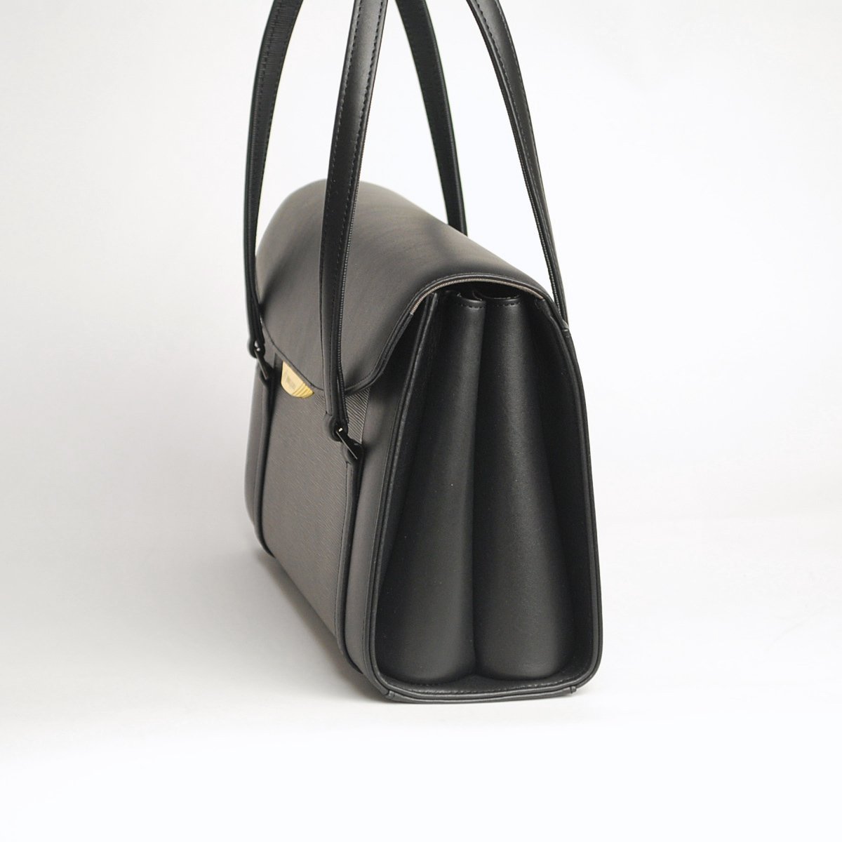 YUMI KATSURA Produced by Switching the metal fittings according to the scene Elegant black formal bag made of cowhide leather M