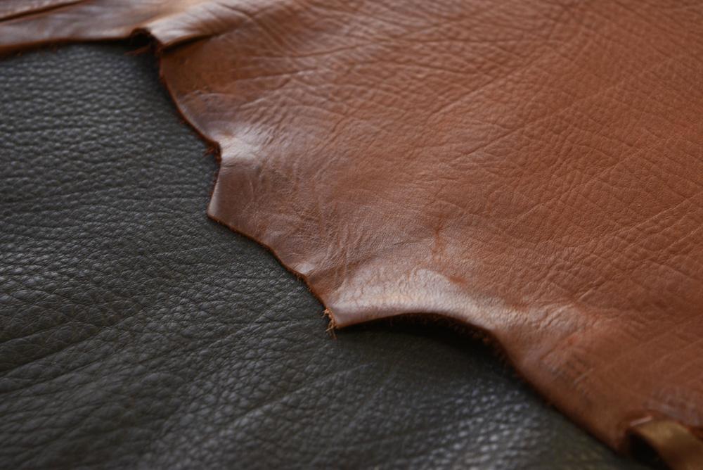 Kuramae Kobo kuramae-kobo / Aniline calf Expressive calf leather with a texture that feels sticky to the touch x Kuramae craftsmanship. L-shaped zipper long wallet