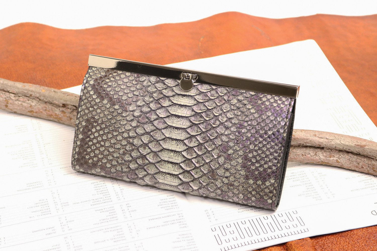 FU-SI FERNALLE / Pearl Python wallet collection Beautiful Japanese Python bellows long wallet
