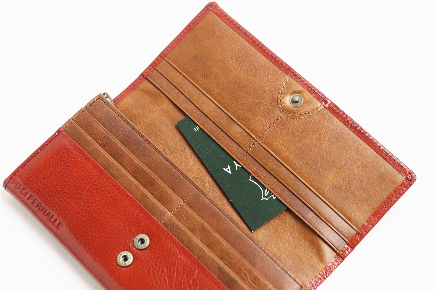 FU-SI FERNALLE / OLFAS Fits comfortably in your hand. A long wallet made of high-quality Italian leather with a rich taste