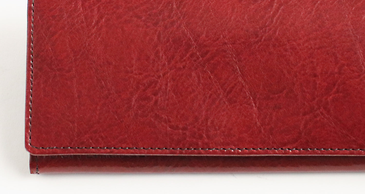 FU-SI FERNALLE / OLFAS Fits comfortably in your hand. A long wallet made of high-quality Italian leather with a rich taste