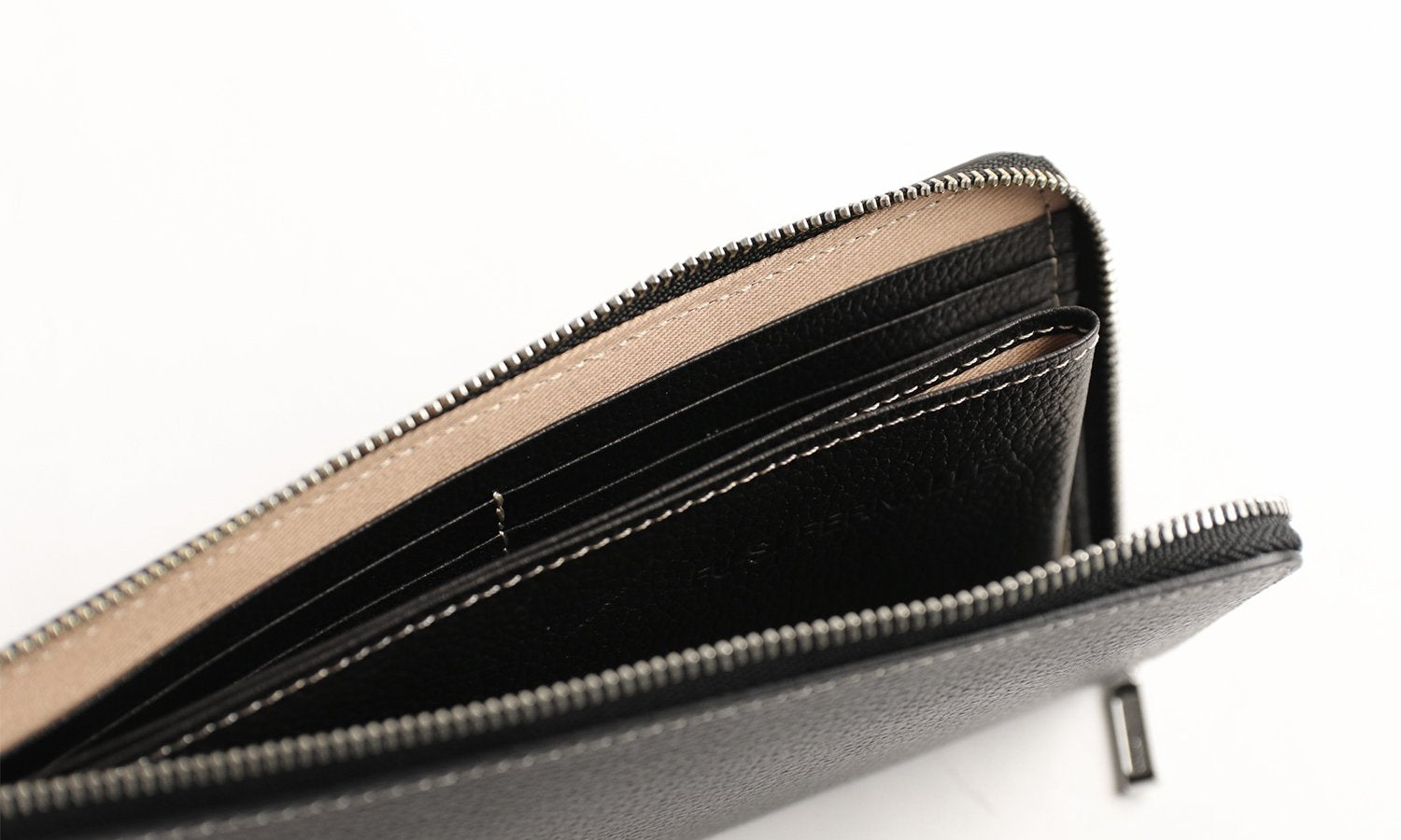 FU-SI FERNALLE / Laviela Slim L zipper long wallet made of high-quality cowhide with a soft touch