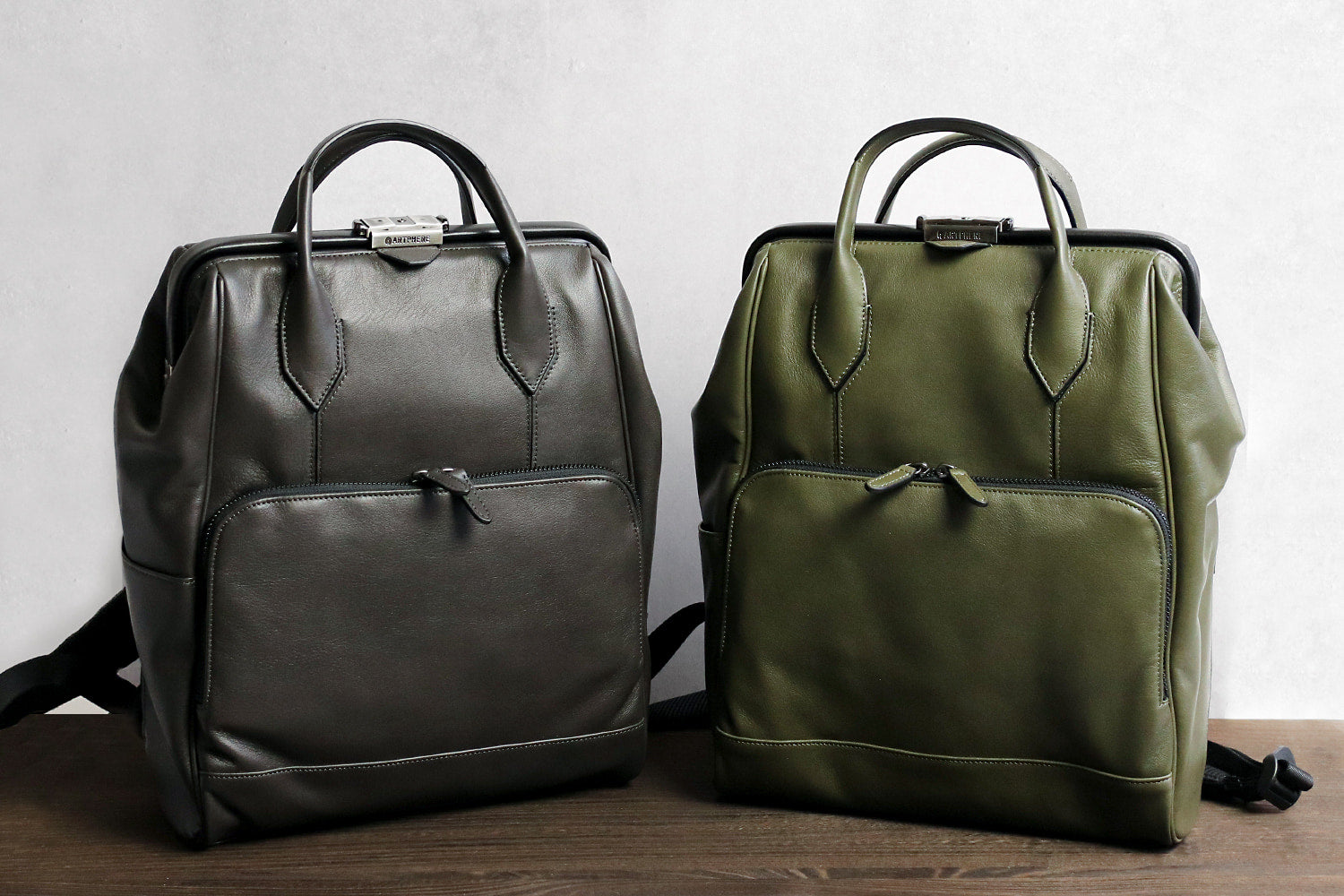 ARTPHERE / Cavallo2 with lock function. A cowhide Dulles backpack that opens with a clasp. 
