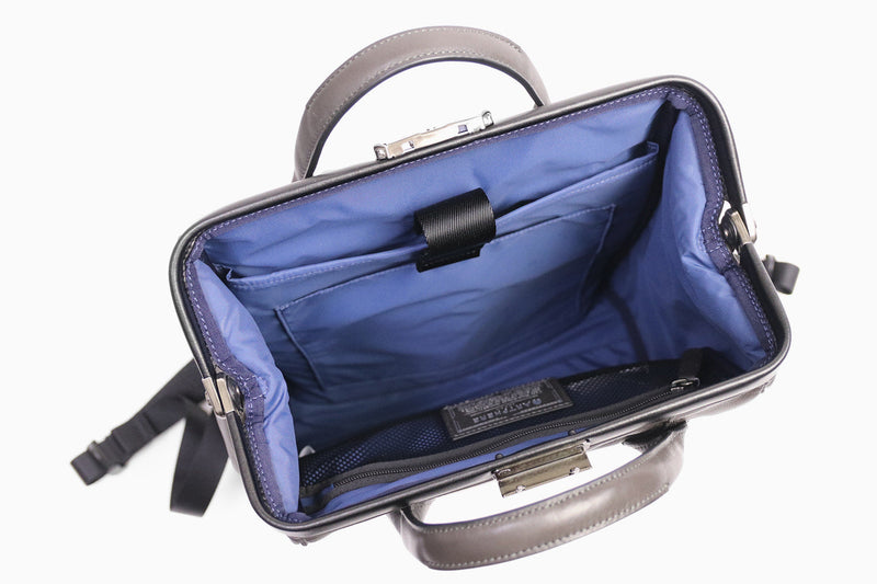 ARTPHERE / Cavallo2  ロック機能付き。口金でパカっと開く、牛革のダレスリュック