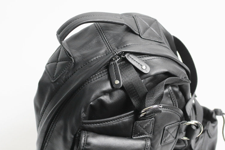 guardant Volume leather backpack where you can enjoy the luster of cowhide leather