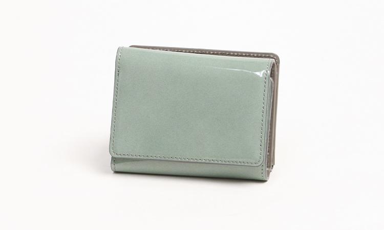Neutral Gray Beautiful glossy enamel nuance color tri-fold wallet small