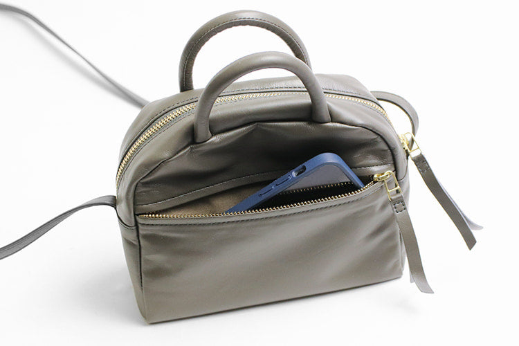 Neutral Gray Husky Horseskin mini shoulder bag weighing only 180g Made in Japan 