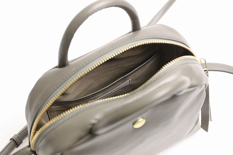 Neutral Gray Husky Horseskin mini shoulder bag weighing only 180g Made in Japan 