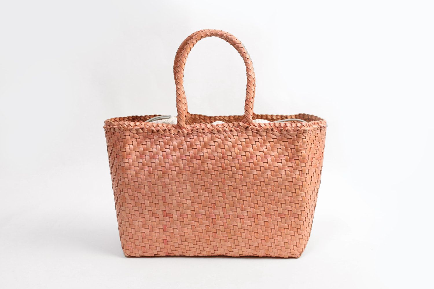 ARUKAN F-cross Leather basket bag made of beautifully woven goat leather