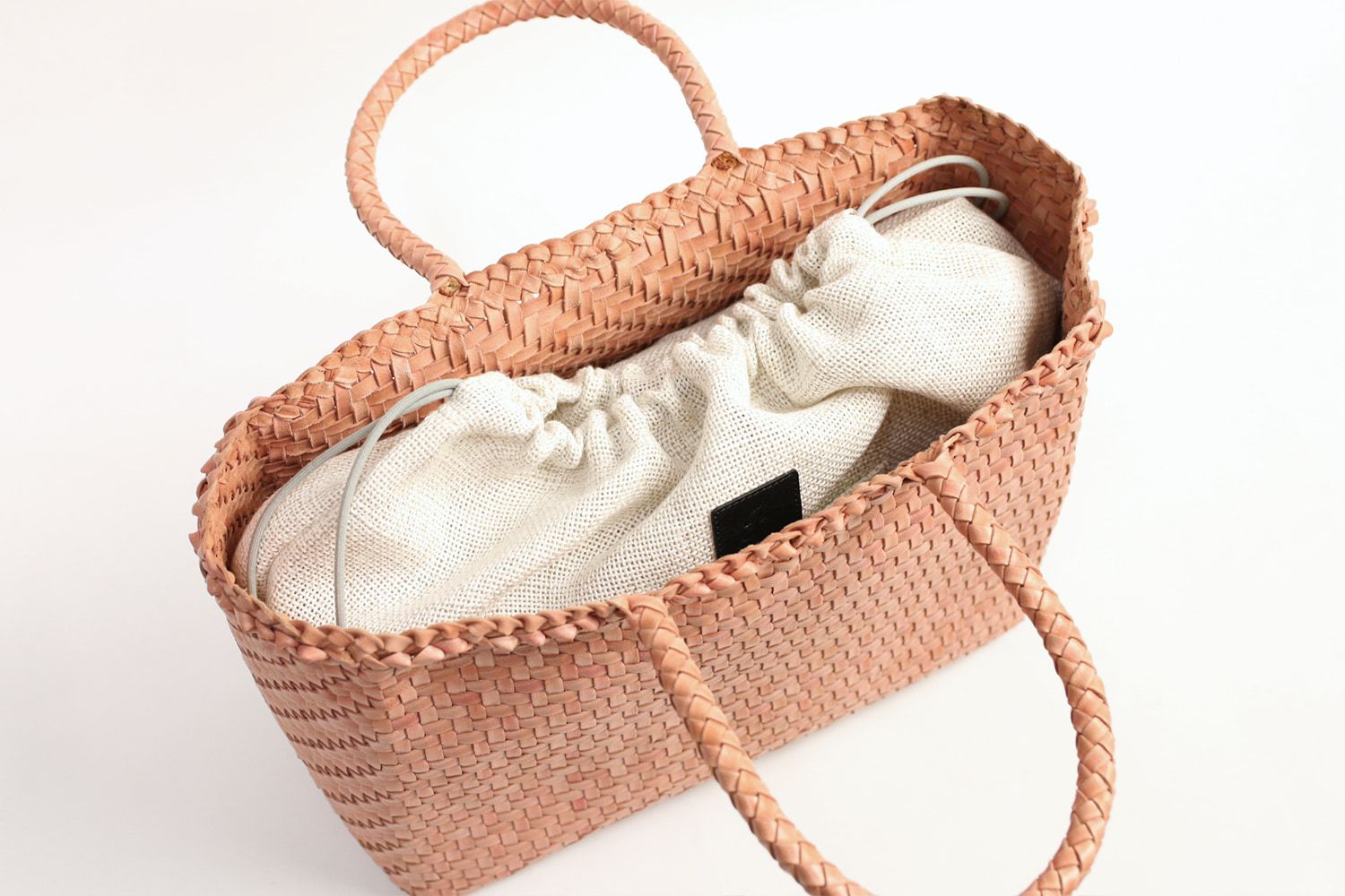 ARUKAN F-cross Leather basket bag made of beautifully woven goat leather