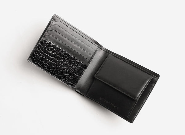 Totem Re Vooo / Baby buffalo wallet イタリア製のベビーバッファロー（子水牛）の力強い表情の二つ折財布