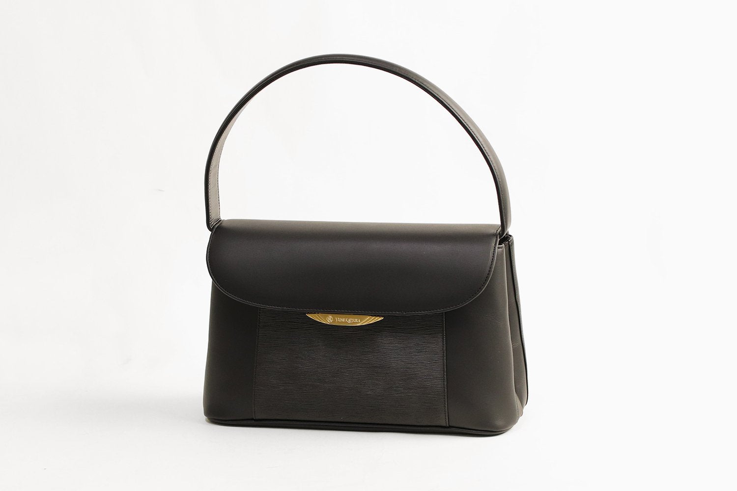 YUMI KATSURA Yumi Katsura Produced by switching the metal fittings to suit the occasion Elegant black formal bag S 