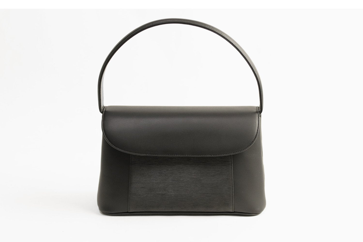 YUMI KATSURA Yumi Katsura Produced by switching the metal fittings to suit the occasion Elegant black formal bag S 